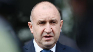 Конституционалисти: Президентът Радев трябва да разпусне ВЕДНАГА парламента