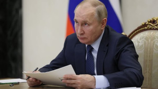 Владимир Путин и свитата му разработват таен план за бягство „Ноев ковчег”