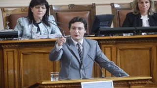 Крум Зарков купил евтин апартамент на пъпа на София, Сийка на Гешев замела скандала