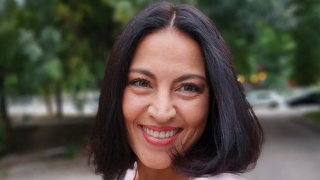 Не е кифла: Деси Стоянова не крие годините си!(Ще ги отгатнете ли)