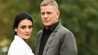 Диана, заради такива като теб пребиват невинни жени. Мърсуваш с Юлиян Вергов, прелъстяваш шефа си и помагаш на Прокопиев да лапне милиони от Сорос