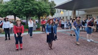 Херо Мустафа купонясва на националния празник на САЩ (ВИДЕО)