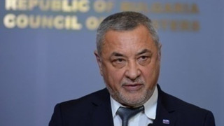 Ексклузивно! Полицаи задържаха сина на Валери Симеонов