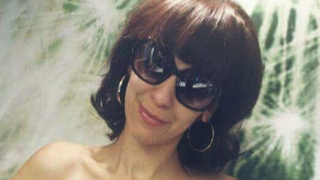 Моделът Илона Георгиева с нагледно показно за абсурден фотошоп! (виж тук)