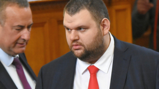 Делян Пеевски предостави две скъпи линейки на столична болница! (подробности)