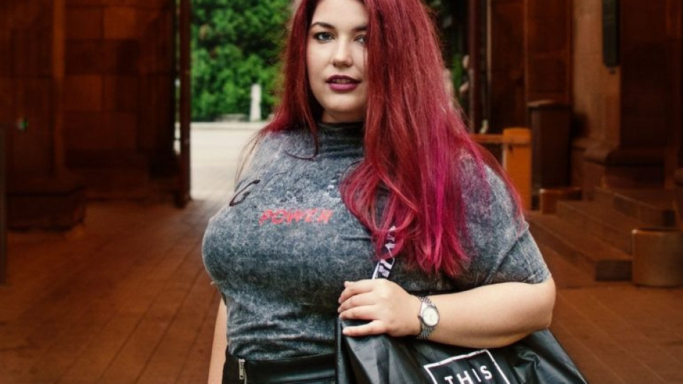 Закръгленият модел Пам Велидис побесня заради обиди на дебелите в мрежата! (виж тук)