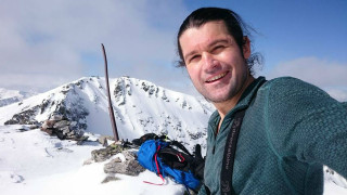 Нов подвиг на Атанас Скатов: Третият най-висок връх на планетата е в краката му!