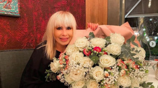 80-годишната Лили Иванова потресе всички: Пусна се като девойка с тотален фотошоп! (виж коментарите)