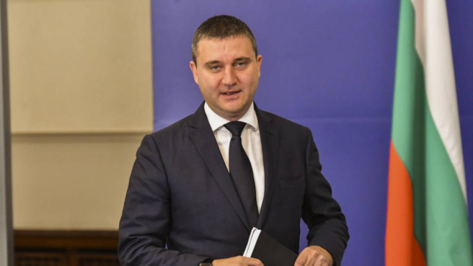 Министър Горанов: Българите се замогнаха, по-богати са! Затова ще скачат и цените (ето какво заяви)