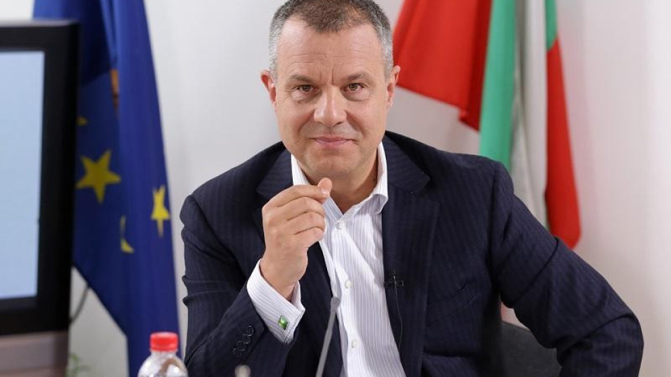Шефът на БНТ Емил Кошлуков със сарказъм към българите в Гърция! (виж тук)