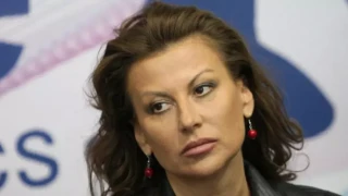 Илиана Раева показа нокти: Виж как брани Жени Калканджиева!