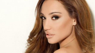 Това трябва да се види: Поп кралицата Мария Илиева върти гьобеци на мазна чалга! (колеги и фенове в шок)