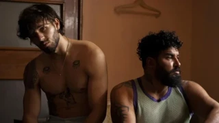 Папи Ханс и Азис опасно близки (Двамата изловени на вечеря - Подробности)