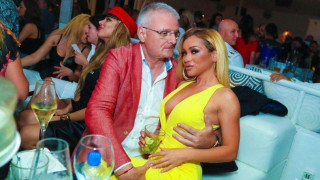 Нора Недкова пияна като прасе, Ицо Сираков я натиска!