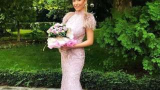 Прекрасна: Нежната Тита стана абитуриентка! (смая със стил и класа на бала си - СНИМКИ)