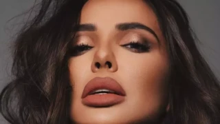 Онемяхме: Краката на Николета са по-къси от торса й! (виж я такава, каквато е - ШОК СНИМКИ без фотошоп на модела)