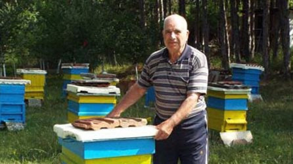 Пчеларят бай Мустафа: Не продавам меда си, подарявам го като илач! (+ 4 гарантирани начина да узнаем дали е истински)