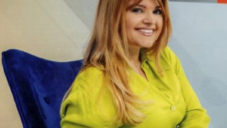 Родителите й бесни: Петя Дикова издържа младото си гадже творец! (преди нея 50-годишна дама обгрижвала Августин - СНИМКИ)