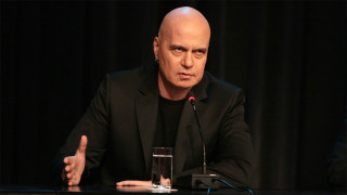 Слави Трифонов: Защо се обяви карантина при 31 болни, а сега при 1555 тя пада?! (виж как изригна)