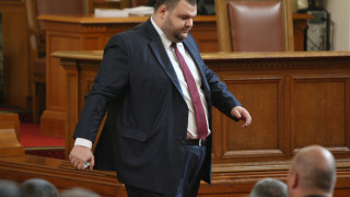 Делян Пеевски дари 120 000 лв. на македонците и още 59 000 лв. на българските медици!