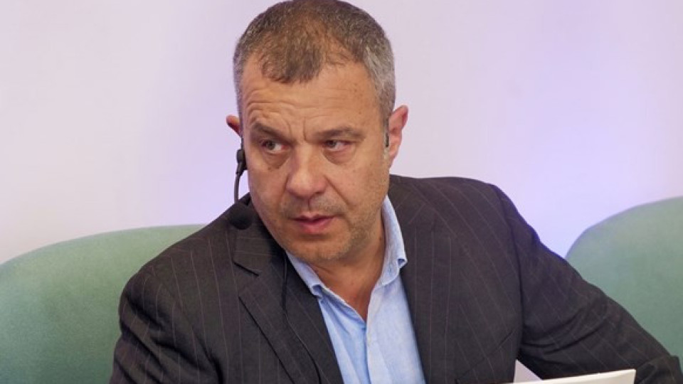 Шефът на БНТ Емил Кошлуков: Хора с кръстчета на шията, но петолъчки в сърцата!
