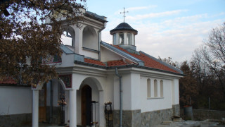 Истинско чудо: Тайна църква на Свети Николай лекува болести и сбъдва желания! (запалете свещ и оставете листче с молбата си)