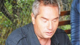 Той "вижда" с ръцете си: Слепият лечител цери от плексит до церебрална парализа! (не отказва да го отведат и на място при болния)