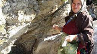 Благословена да е: Тя излекува стотици тежко болни, само срещу едно "благодаря"! (ето къде да я открием)