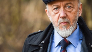 Сам като куче: Бъркането в гащите "погреба" Стоян Алексиев! Вече няма нито съпруга, нито любовница