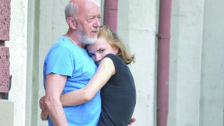 Златни му пръсти: Ивана зарязала гадже заради "дядо си" Стоян Алексиев! (МНОГО СНИМКИ на студентката, която изпи акъла на актьора)