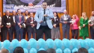 Кандидат депутат от ДПС шокира електората с еро*ичен танц