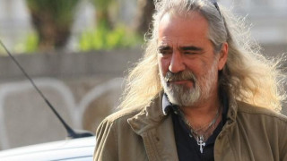 Андрей Слабаков насмете "преводачката" на "Под игото"! (виж как я нахрани)