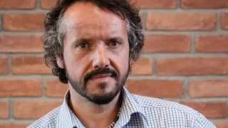 Калин Терзийски потресе: Привлича читатели с ракия! (обещава им да лочат до насита)