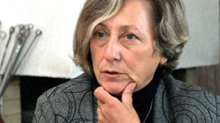 Нешка Робева разплака гласовитата Деси Добрева! (виж тук)