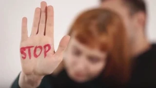 ТРЕВОГА: Опасна рускиня напада и бие деца на морето! (родители, внимавайте - ето къде дебне Лариса)