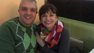 Любовта продължава: Миглена Ангелова се гушка с годеника си в ресторант! (СНИМКИ)