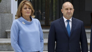 Мрежата се запали: Няма такъв семеен цирк между Румен Радев и жена му! (вижте сами изцепките тук - шокираха всички)