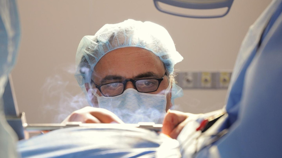 Светило в хирургията оперира българи с наднормено тегло