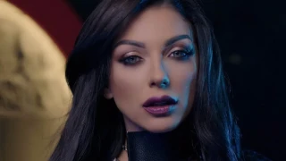 Двойничката на Емануела отвращава с "кифленското" си поведение (СНИМКИ)