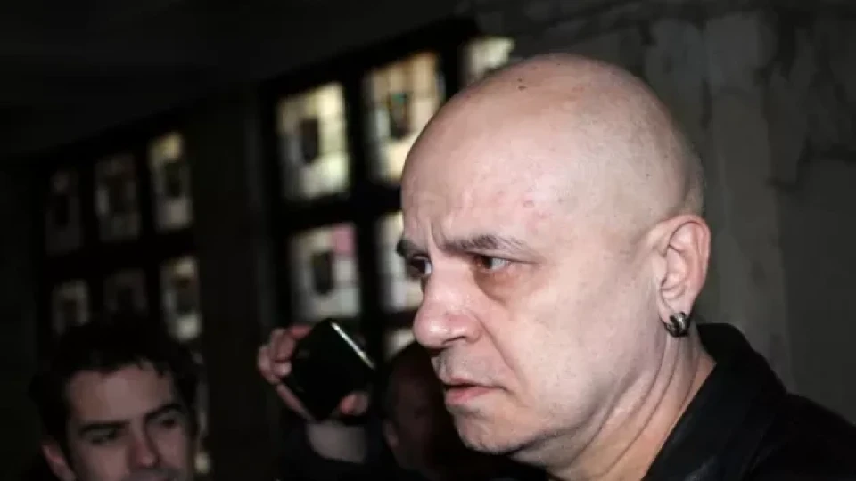 Взрив: Слави Трифонов буквално застреля Емил Кошлуков! (виж тук)
