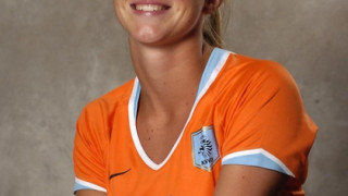 Никога няма да се досетите какво работи тя