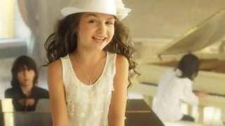 Уникалната малка Крисия се нуждае от помощта ни!