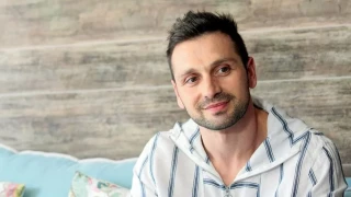 Косъма шашна с нова прическа!