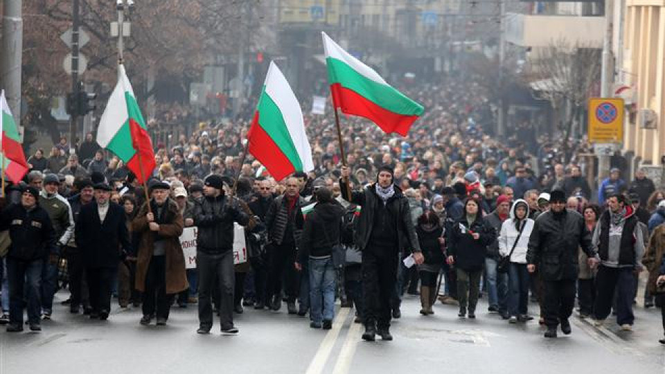 Протестите не спират Протестите не спират