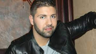 Ангел се фука с нова бройка във Фейсбук!