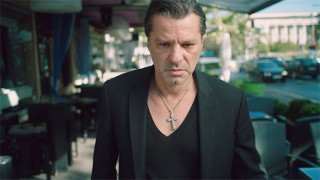 Куката от "Под прикритие" лъсна в скандален клип!