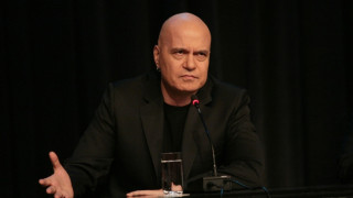 Слави Трифонов към Дянков: Не съм те забравил! Ти съсел ли си или Брад Пит?! (виж тук)