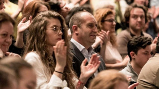 Щерката на Румен Радев посрещна Джулая на "Смокиня"! (дивее в чалготека с Галин)