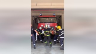 Казанлъшки секси пожарникари взривиха мрежата с танц (ХИТ ВИДЕО)
