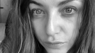 Сепсис погуби младата сценаристка на „Съни бийч“